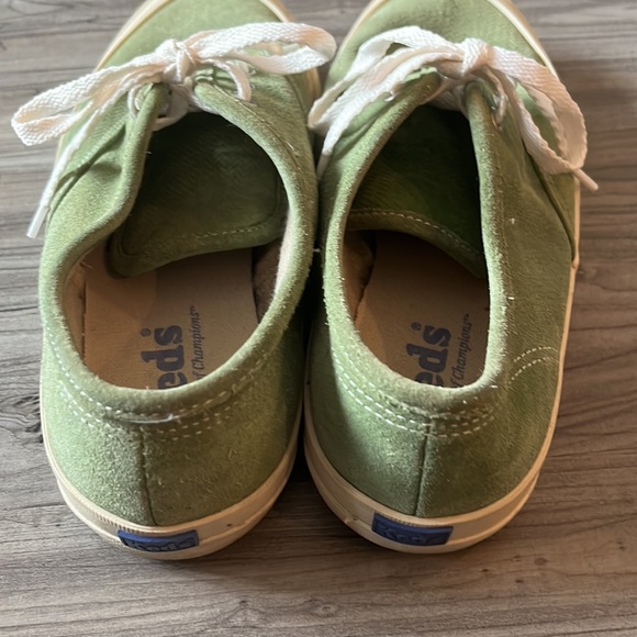 Keds SZ 8  cute green suede sneakers. Good condition. Lots of wear still in them - Picture 4 of 5